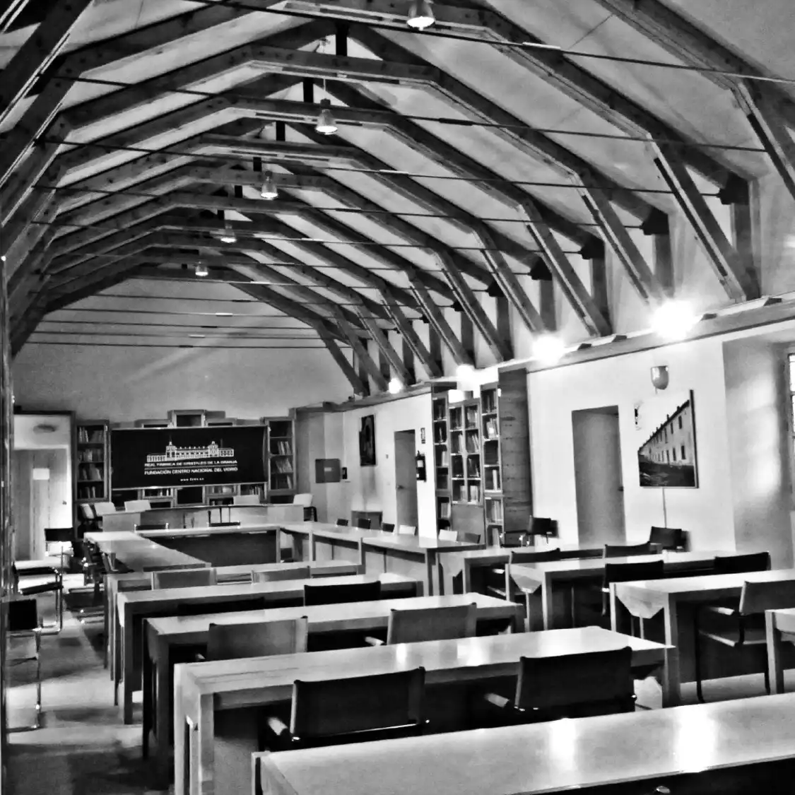 Các khách sạn gần Fundacion Centro Nacional del Vidrio (National Glass Centre)