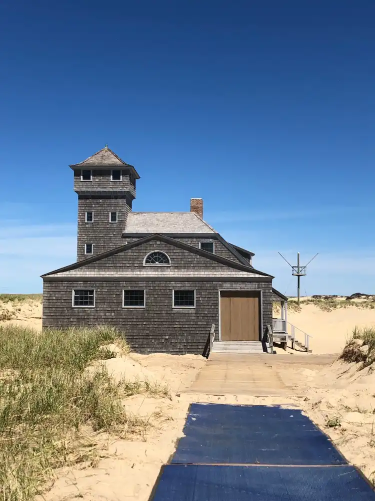 Old Harbor Lifesaving Station 주변 호텔