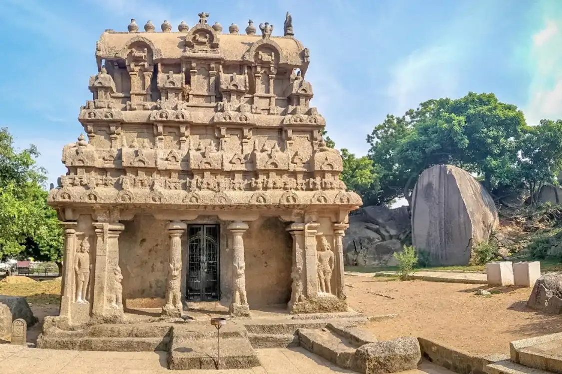 Hotels near Ganesh Ratha Temple