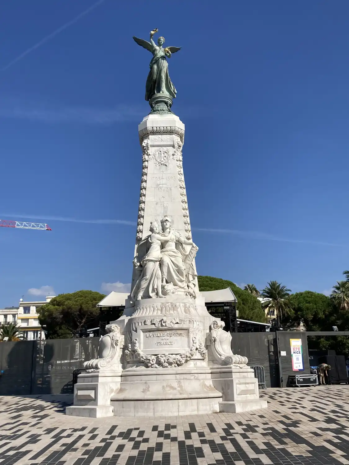Các khách sạn gần Monument du Centenaire