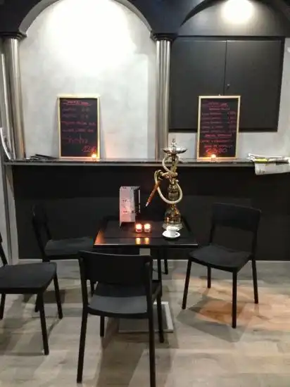 Hotels near Shake Café