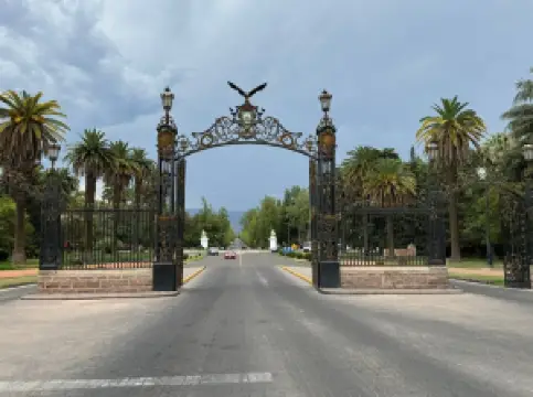 Portones del Parque General San Martín