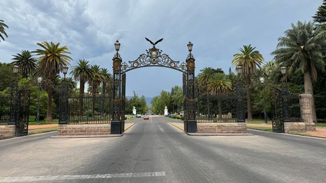Portones del Parque General San Martín