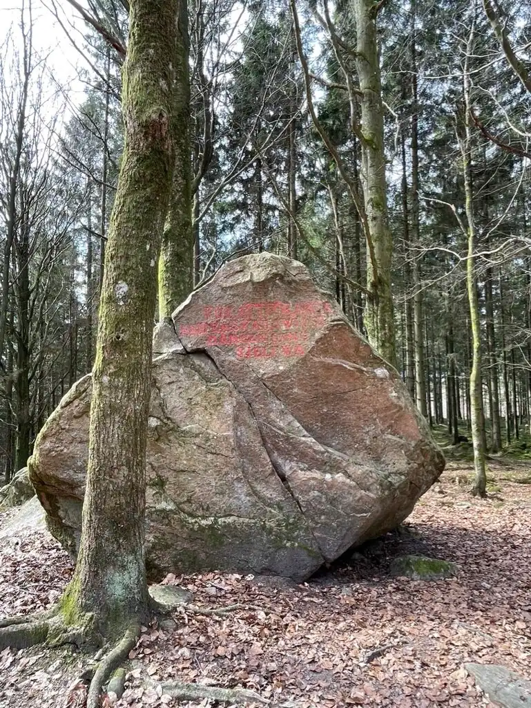 Hotels near Bexell's Carved Stones