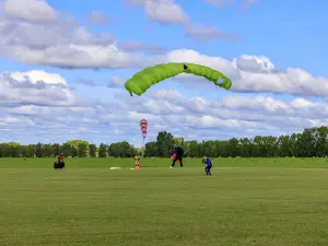 Tanay Skay, Pryzhki S Parashyutom