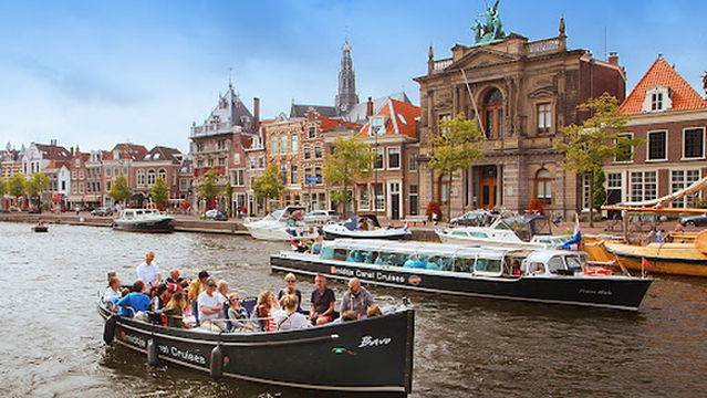Smidtje Canal Cruises