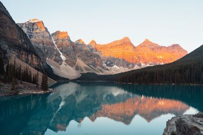Via Via Moraine Lake Shuttle