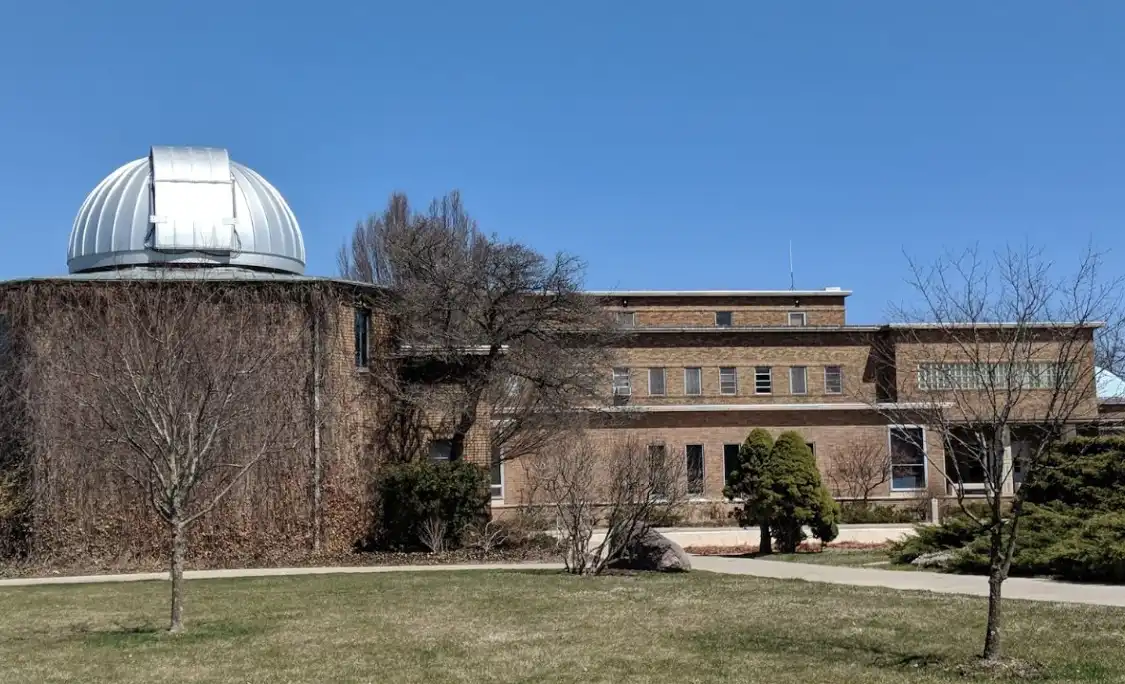 Hotels near Cranbrook Institute of Science