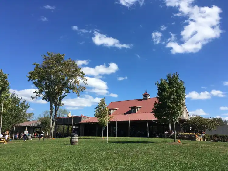 Courtyard Hotels in Sully