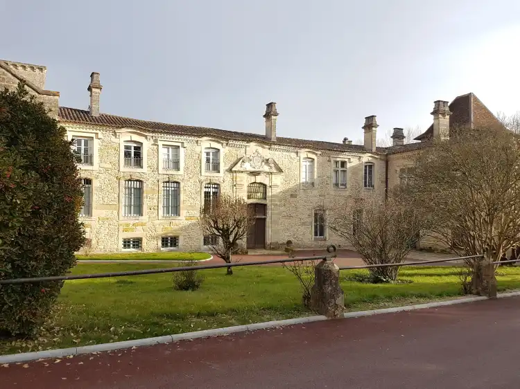 Hôtels à : Auros