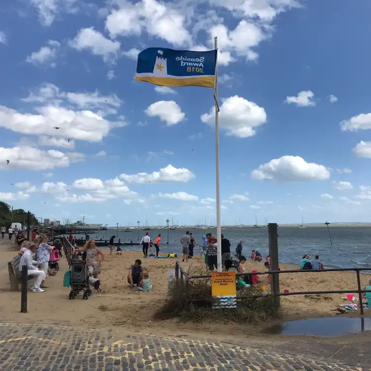 Hotels near Bell Wharf Beach
