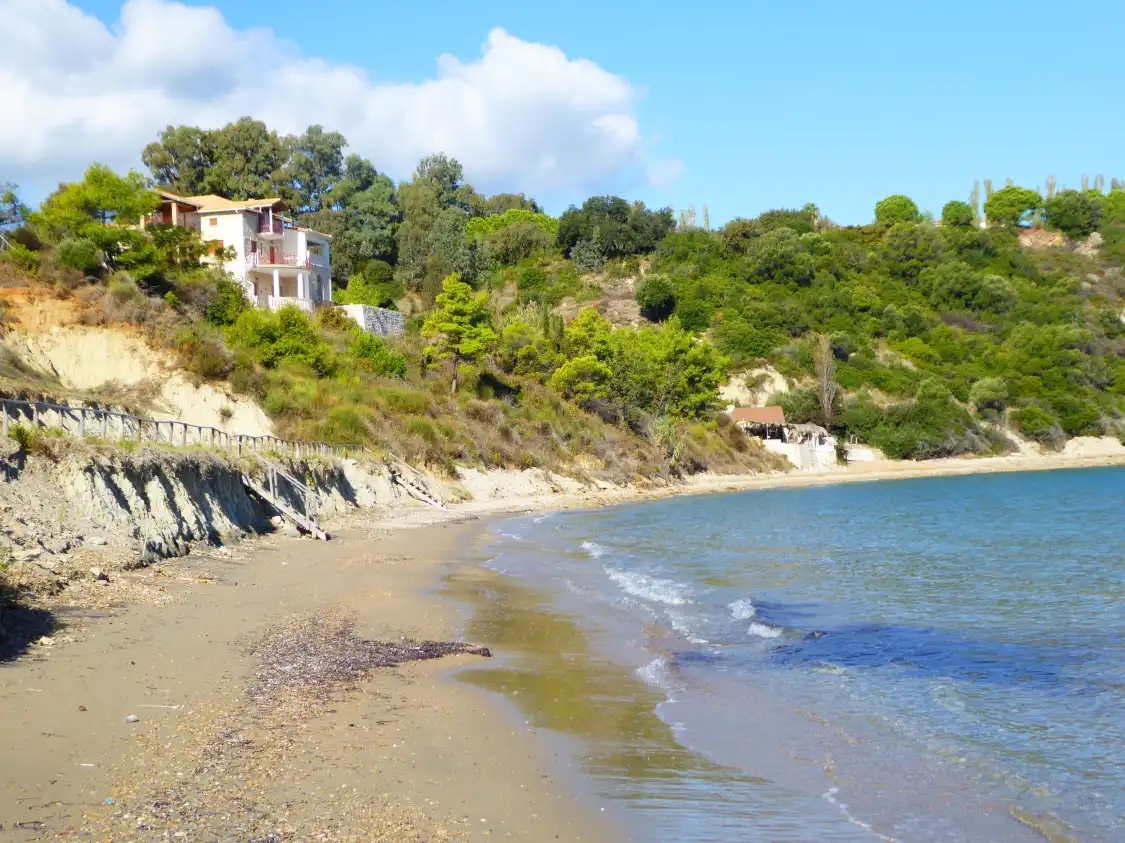 Hotels near Porto Roma Beach