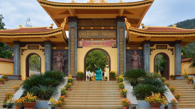 Dình Nguyễn Trung Truc Pagoda