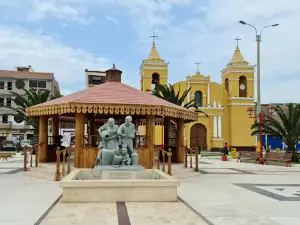 Plaza De Armas De Moche Pueblo