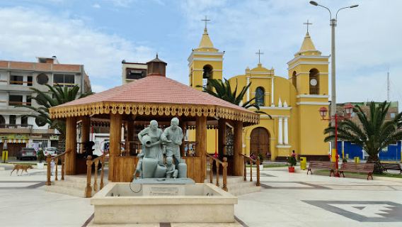 Plaza De Armas De Moche Pueblo