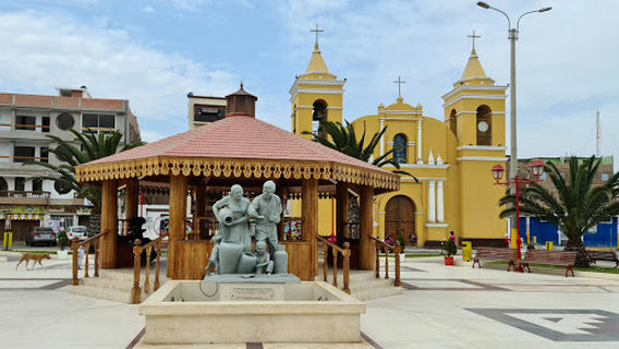 Plaza De Armas De Moche Pueblo