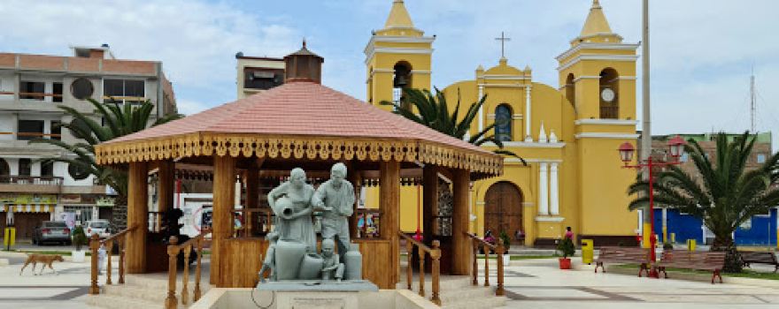 Plaza De Armas De Moche Pueblo