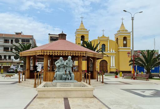 Plaza De Armas De Moche Pueblo