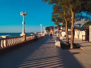 Rest on the shore of the Azov Sea