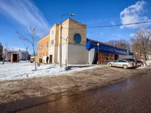 Oktyabr', Kinoteatr