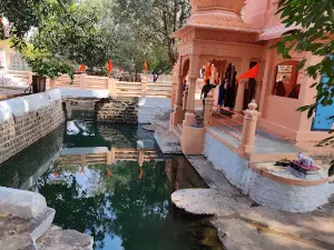 Jharneshwar Mahadev Mandir, Siroliya, Maksi, Shajapur