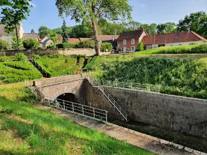 Arch Canal De Bourgogne