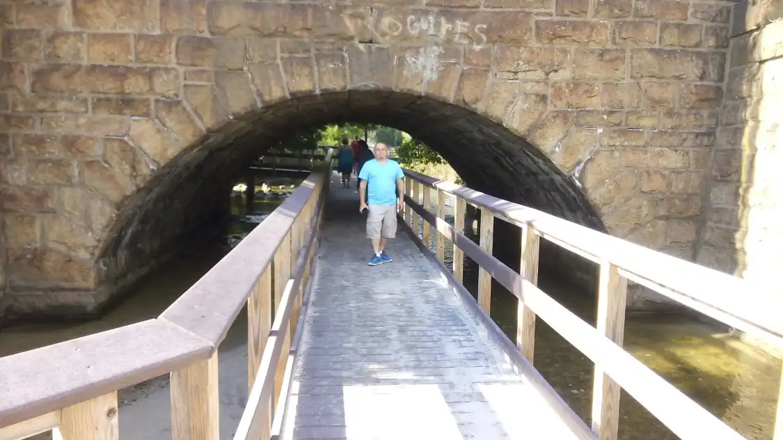 Hotels near Rocky Neck State Park