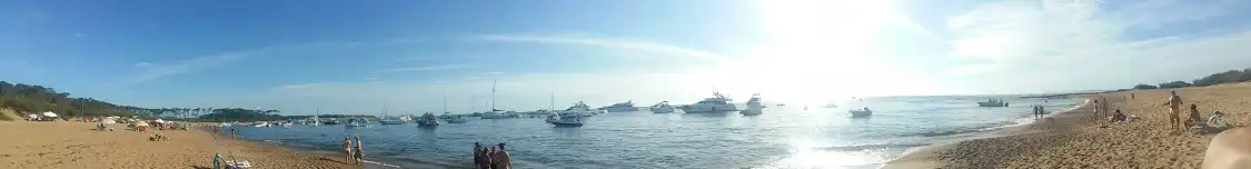 Hotels near Isla Gorriti