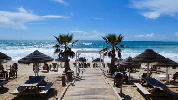 Fonte da Telha Beach