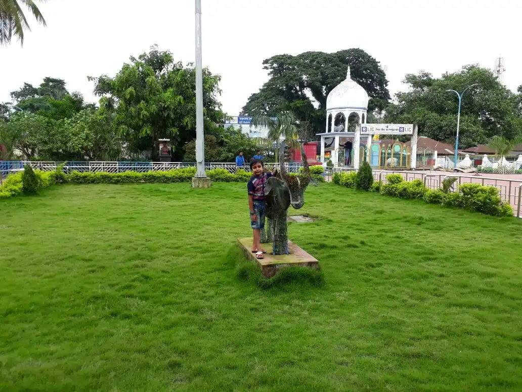 Hotels near Teesta Udyan