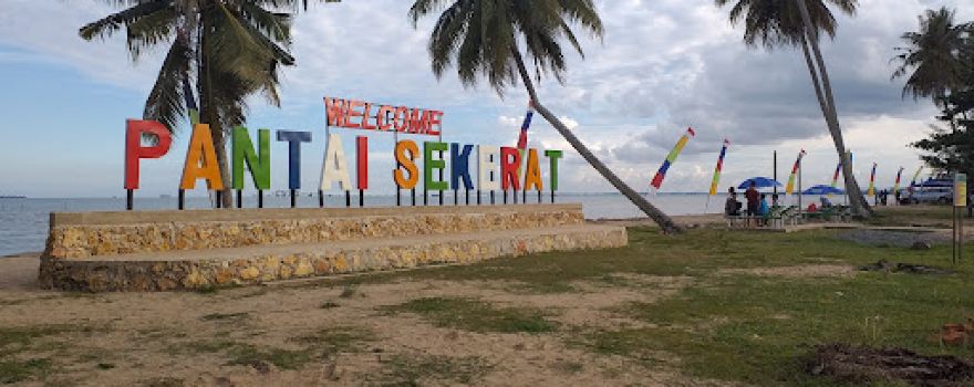 Lapangan Sepak Bola Sekerat