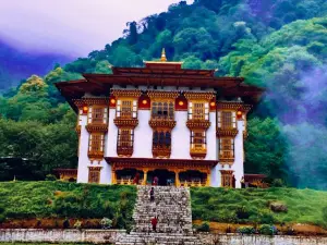 Barshong Lakhang (Karma Thegsum Dechenling Monastery)