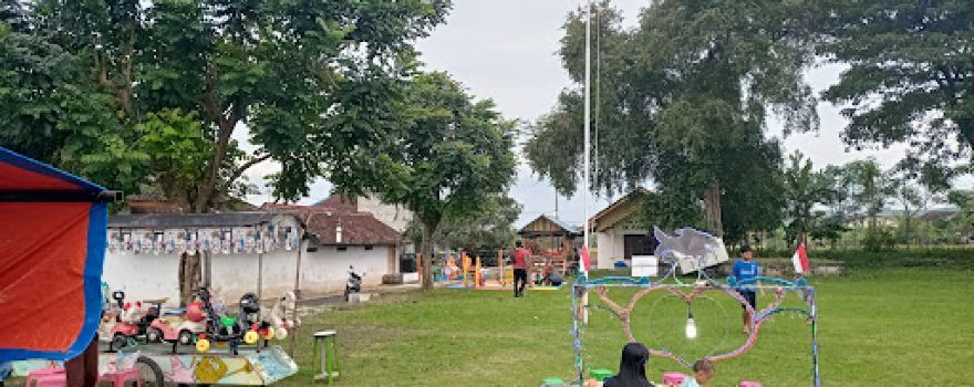 Alun Alun Sambirejo