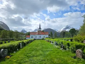 Tresfjord Kirke