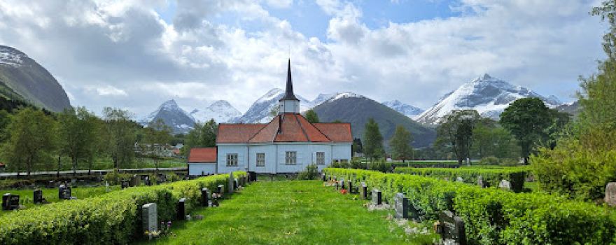 Tresfjord Kirke