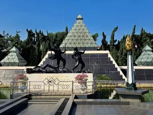 Monumen Tugu Pahlawan dan Museum Sepuluh Nopember Surabaya