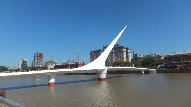 Hoteles cerca de Puente de la Mujer