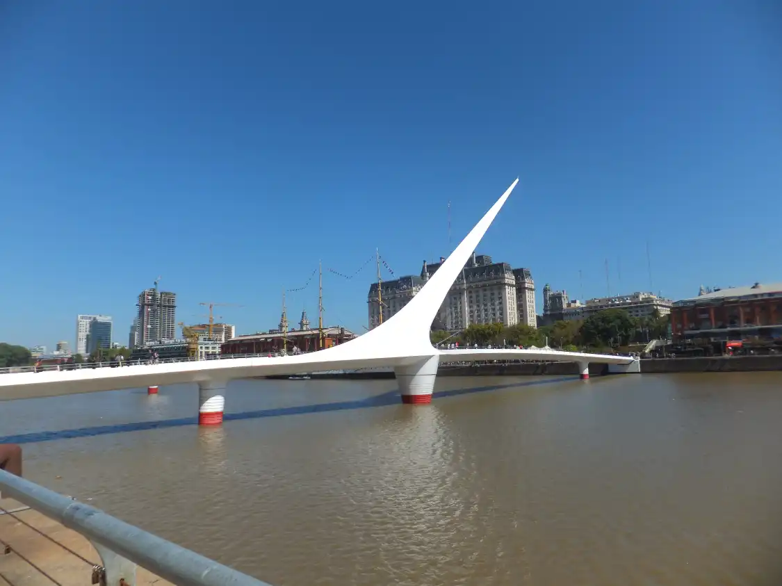 Hotels near Woman's Bridge