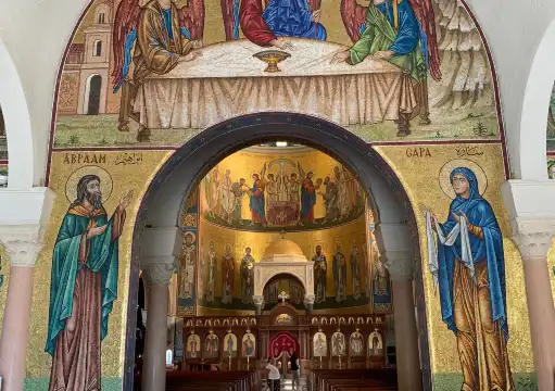 鄰近哈裡薩教堂的酒店