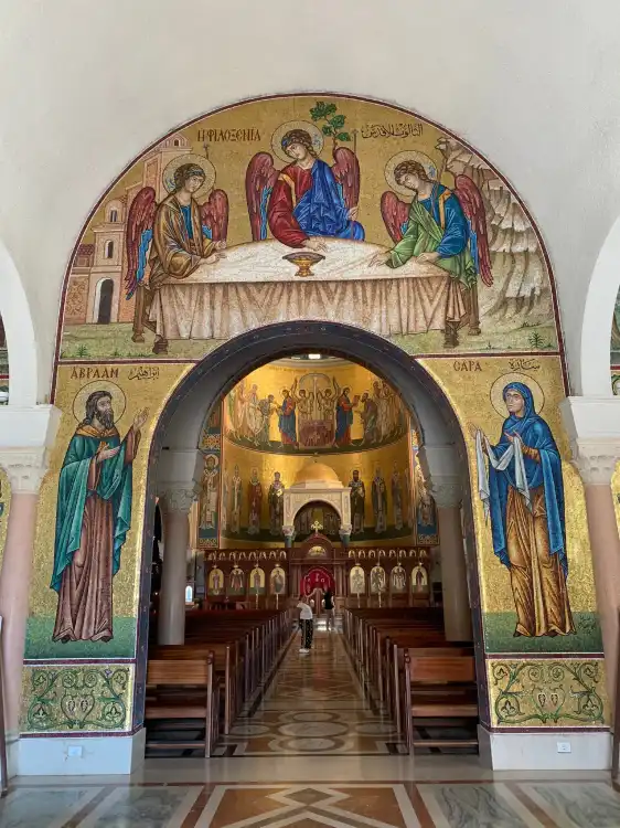 โรงแรมใกล้โบสถ์แห่งฮาริสซา