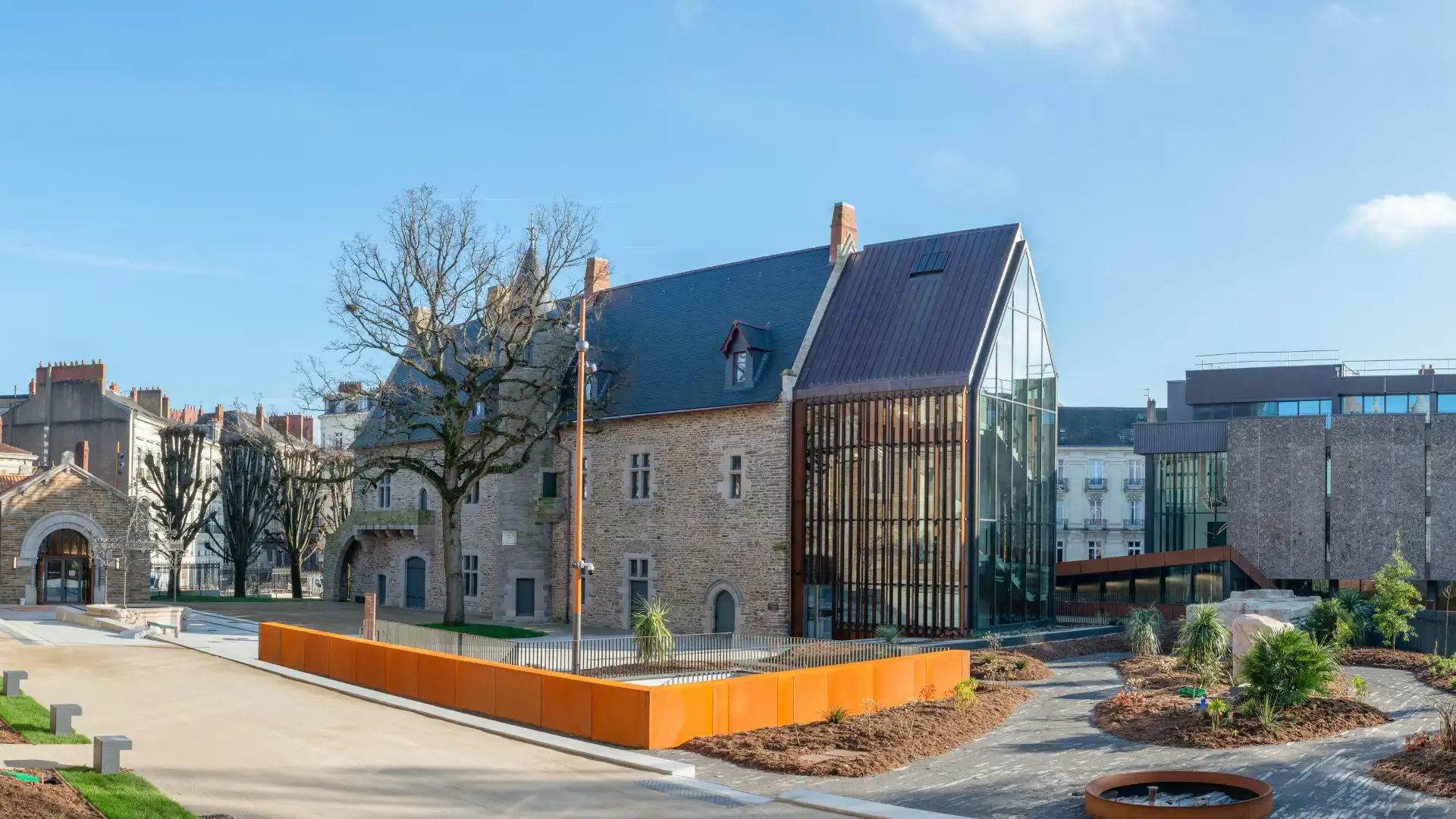 Hotels near Museum Dobree