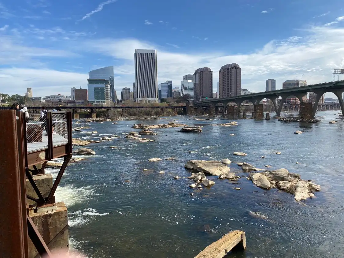 Hotels near James River