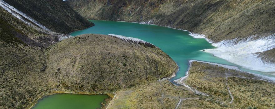 Laguna Verde Volcan Azufral
