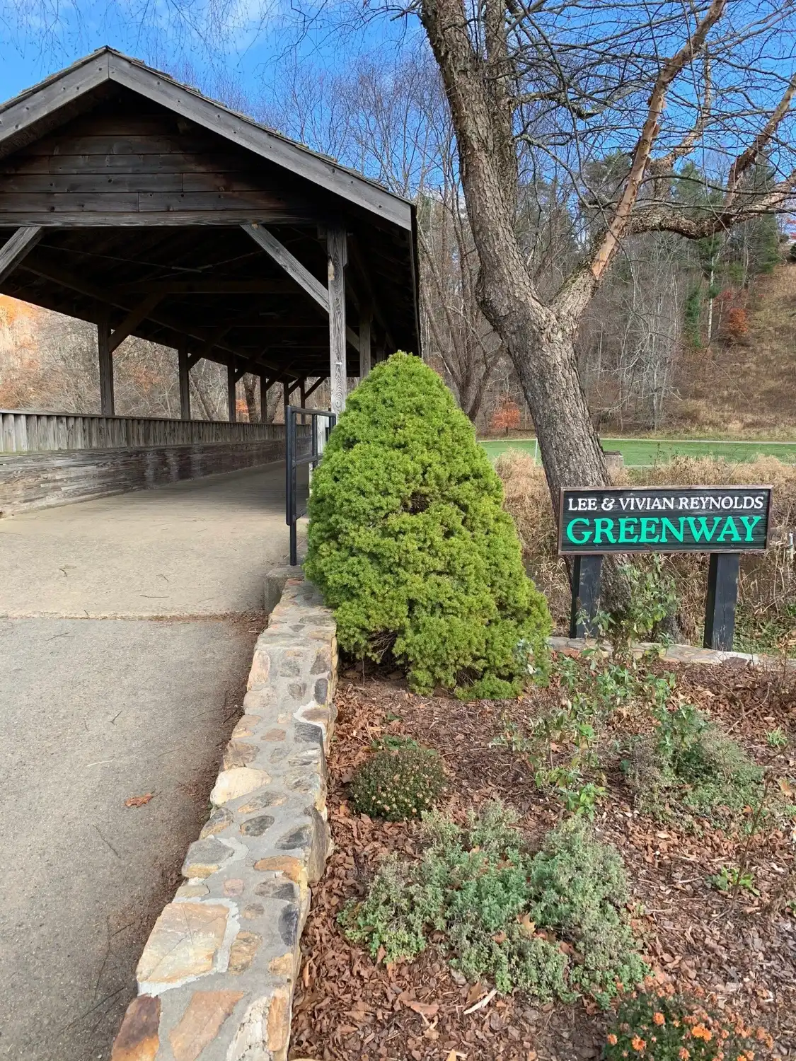 Отели рядом с достопримечательностью «The Greenway Trail»