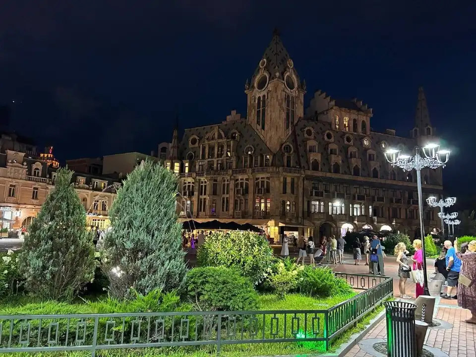 5_Europe Square