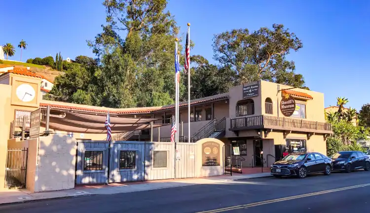 Hotels near Sheriff's Museum