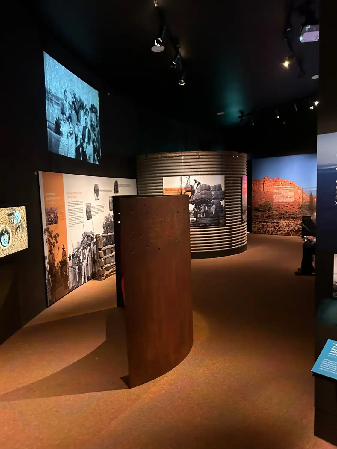 Hotels near Gwoonwardu Mia - Gascoyne Aboriginal Heritage and Cultural Centre