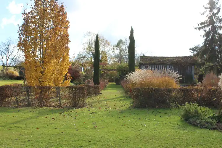 Hotels in Lasseube