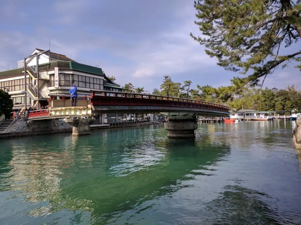 Hotels near Revolving Bridge