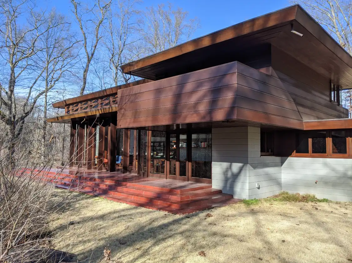 Hotels near Frank Lloyd Wright’s Bachman-Wilson House